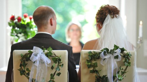 Hochzeitsgast unter einer Bedingung: Braut verlangt Schreiben mit 500 Wörtern – sogar von Familie