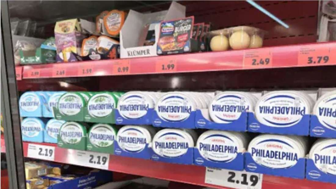 Geheime Zeichen im Kühlregal? Warum immer mehr Produkte falsch herum stehen