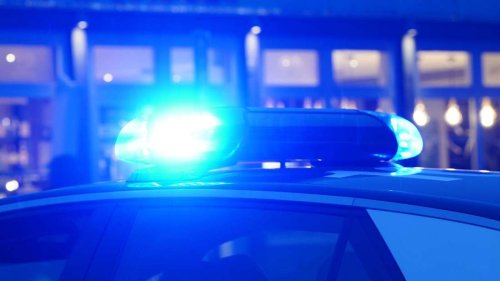 Messerangriff vor Supermarkt: Zwei Menschen schwer verletzt
