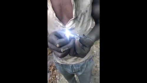 Ende der Energiekrise? Videos von „Elektrosteinen“ aus Afrika gehen viral - Sensation oder Fake?