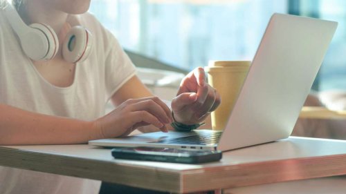 Gen Z arbeitet nach „Schokoladen-Prinzip“ – für Unternehmen „schwer nachvollziehbar“