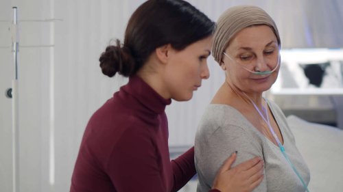 Krebs: Wie mit einer Diagnose umgehen? – Fünf Tipps für Angehörige
