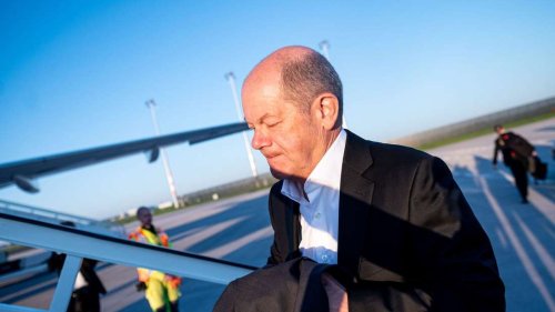 Scholz spricht am Rande der Papst-Trauerfeier mit Trump