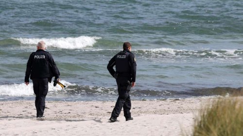 Wellen verschlucken Schwimmer (65) vor Augen der Strandbesucher – er war in der Urlaubsregion bekannt