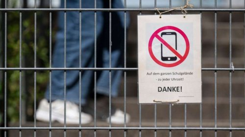 Ministerin Prien gegen private Handynutzung an Grundschulen