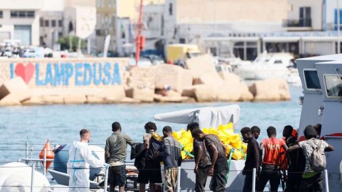 5000 Euro „Kaution“ in Italien: Meloni will Flüchtlinge abkassieren - „Unmenschlich“