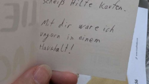 Handgeschriebene Karte in neu gekauftem Haushaltsprodukt: Käuferin kann ihren Augen kaum trauen