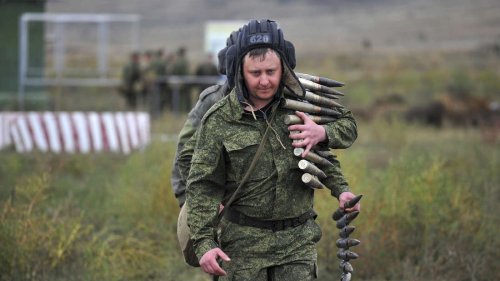 „Wirklich ungewöhnlich“: Putins Soldaten „verheizen“ laut Geheimdienst-Direktorin ihre Munition