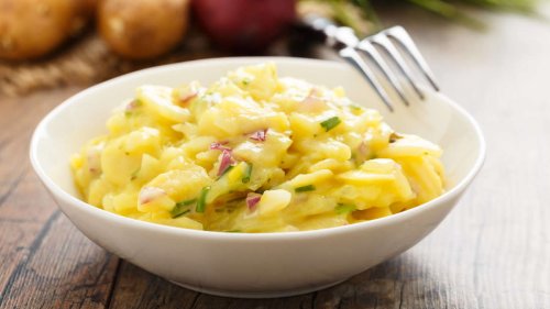 Kennen Sie schon den Sieben-Tassen-Salat? Perfekt für Fans von Kartoffelsalat