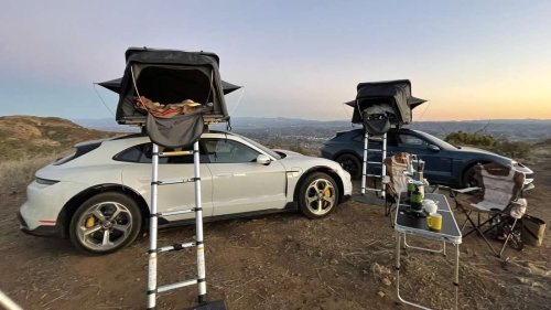 Übernachten auf einem Porsche: So schläft es sich im 5.000-Euro-Zelt