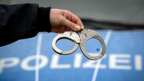 Mann bedroht Passanten mit Messer – Zoll nimmt ihn in Südhessen fest
