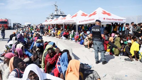 Katastrophale Lage auf Lampedusa: Fast 7000 Menschen in Lager für 600