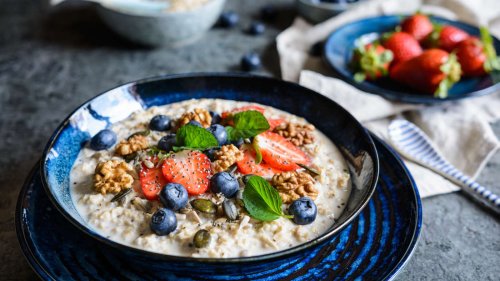 Ein süßes und leckeres Bircher Müsli macht man aus wenigen Zutaten einfach selbst