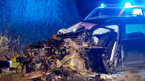 Schwerer Unfall auf B44 bei Riedstadt: Fahrer eingeklemmt, Rettungskräfte kämpfen um Leben