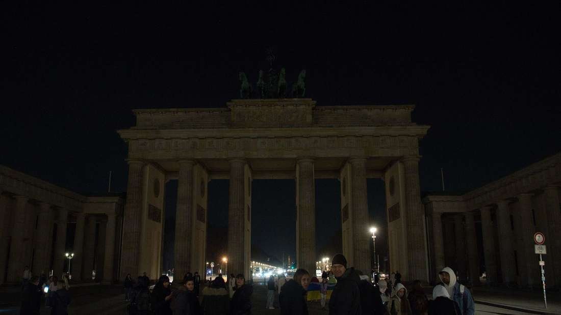 Licht aus am Brandenburger Tor - „Earth Hour“ in Deutschland
