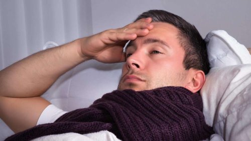 Erkältung oder doch echte Grippe: „Schwitzen und Schmerzen von jetzt auf gleich“, erinnert sich Patient