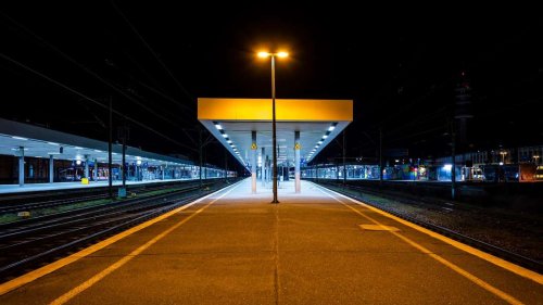 Bundesweiter Streik - Bahn, Busse und Flughäfen lahmgelegt