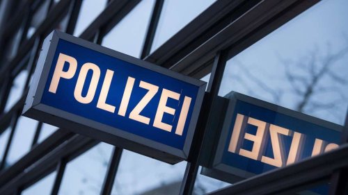 Polizei in Hessen: Volle Bezüge trotz rechter Chats