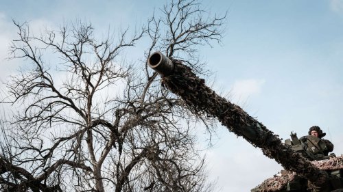 Schwere Verluste: Ukraine schlägt Angriffe zurück und greift Militärbasen an