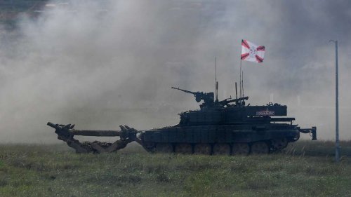 Selbstzerstörung im Ukraine-Krieg: Russische Panzer treffen auf eigene Minen