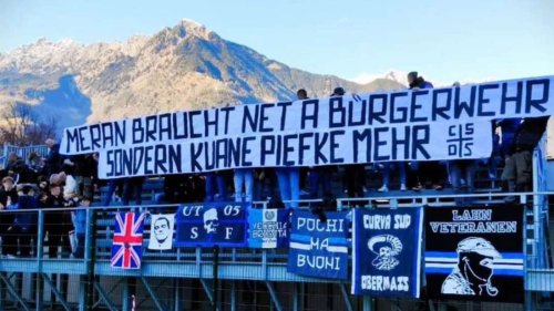 Deutsche in Südtirol unerwünscht? „Kuane Piefke mehr“ – Fußballfans sorgen mit Spruchband für Eklat