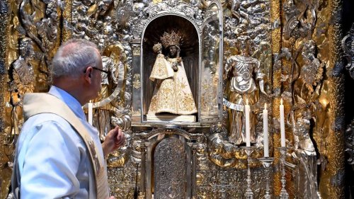 Die Schwarze Madonna, das Osterkleid und die Doppelgängerin