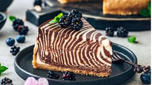 Kuchen-Freunde aufgepasst: Mit dem Zebra-Cheesecake wird es exotisch auf dem Teller