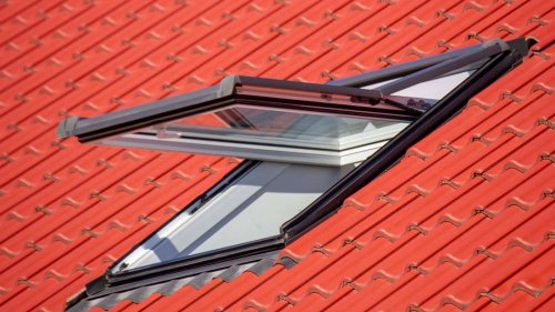 Dachfenster putzen: Diesen Fehler unbedingt vermeiden – Gefahr droht