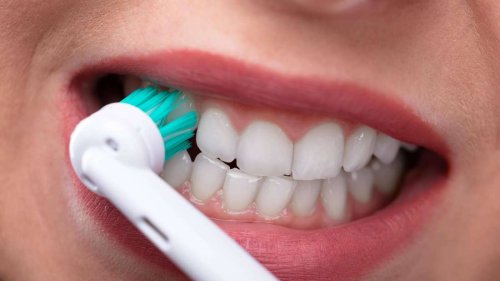 Zähne richtig putzen: So funktionieren elektrische Zahnbürsten korrekt