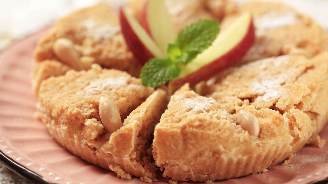 Saftiger Apfel-Marzipan-Kuchen – schnell gemacht und unglaublich lecker