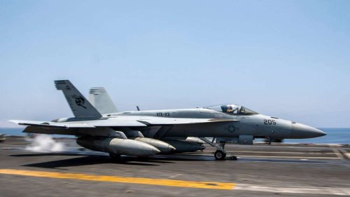 Teure Panne beim US-Militär: Kampfjet stürzt von Flugzeugträger ins Meer