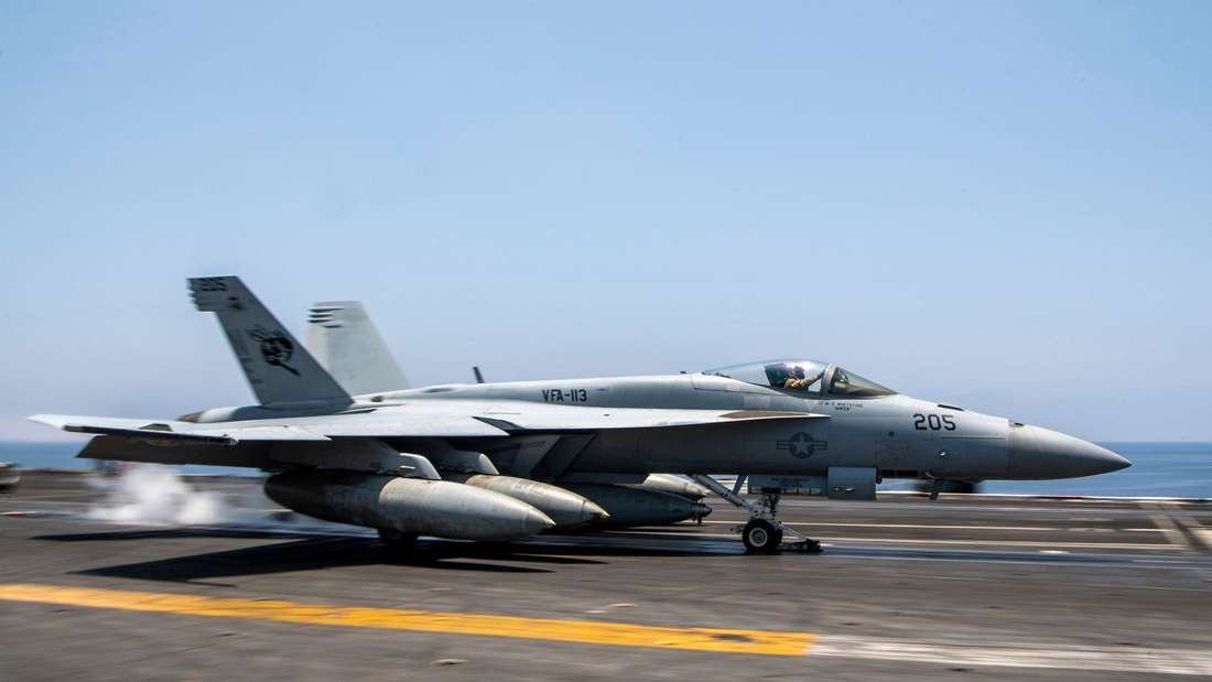 Teure Panne beim US-Militär: Kampfjet stürzt von Flugzeugträger ins Meer