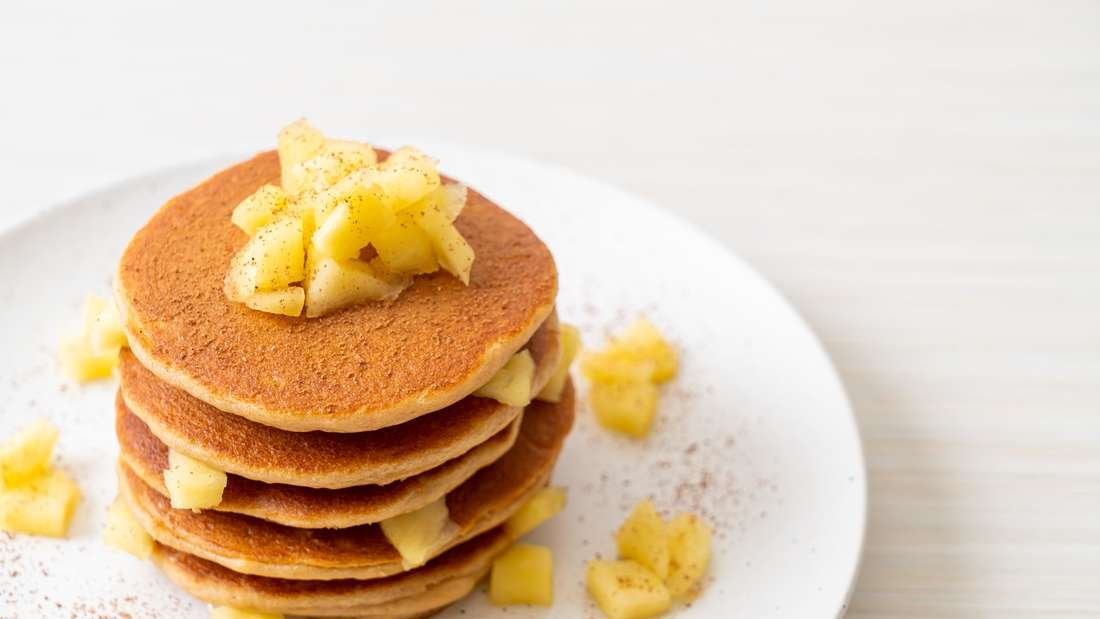 Apfel-Quark-Pancakes mit viel Protein: Einfaches Rezept für einen energiereichen Start in den Tag