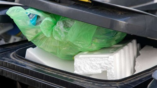 Styropor richtig entsorgen – warum darf es nicht in die gelbe Tonne?