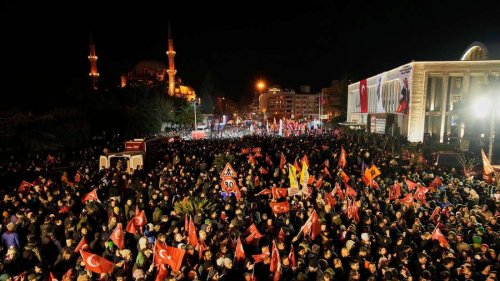 Tausende protestieren gegen Festnahme von Erdogan-Rivale