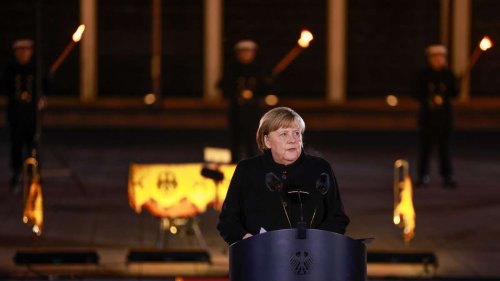 Großer Zapfenstreich für Angela Merkel: Der „coolste Diktator“ nennt Deutschland eine „Diktatur“