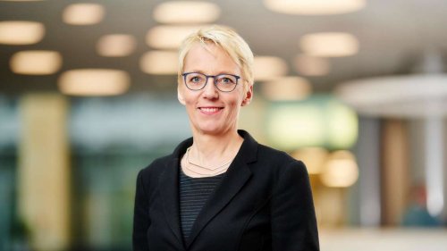 Tanja Brühl im Amt als Präsidentin der TU Darmstadt bestätigt