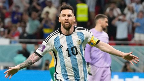 Himmelblau-weiße Hüpfburg: Messi und Argentinien weiter