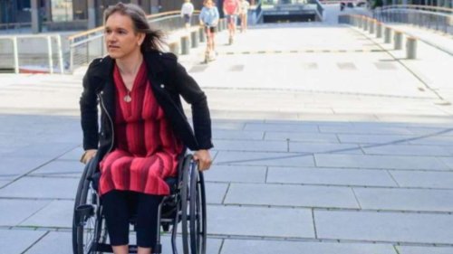 Körperlich gesunde Norwegerin sieht sich als Frau mit Handicap – und nutzt deshalb Rollstuhl