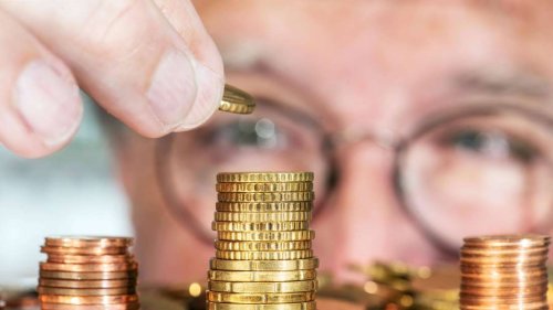 Altersarmut in Deutschland: Wie viel Geld man bis zur Rente sparen sollte