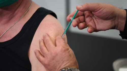 Corona-Zweitimpfung mit Biontech: Studie bestätigt häufigere Nebenwirkungen