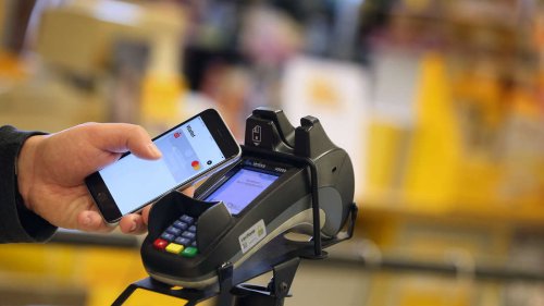 Digital bezahlen statt mit Bargeld? Deutschland hinkt im Vergleich noch hinterher