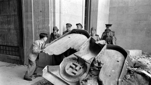 Ende des Zweiten Weltkriegs: „Hitler und Goebbels zweifellos tot“