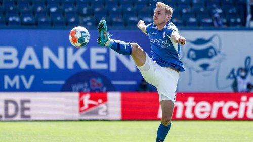 Schalke-Rückkehrer Timo Becker verabschiedet sich emotional von Holstein Kiel