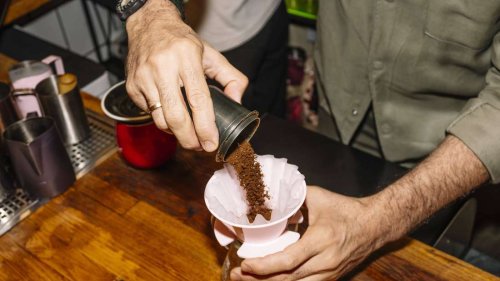Kaffee wie zu Omas Zeiten: So brühen Sie ihn richtig von Hand