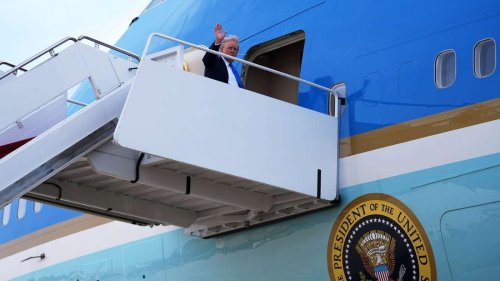 Trump mit First Lady zur Papst-Bestattung abgeflogen
