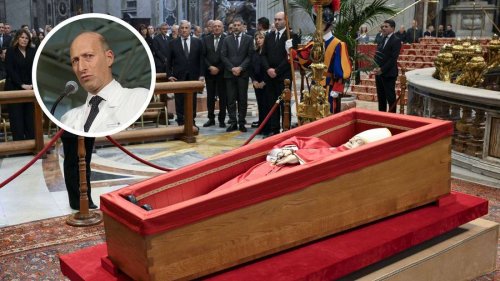 Leibarzt von Papst Franziskus enthüllt letzte Minuten, und warum ein Wunsch aus dem Jahr 2021 entscheidend war
