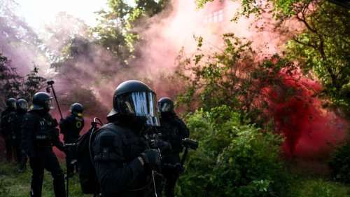 Zusammenstöße zwischen Polizei und Demonstranten in Leipzig