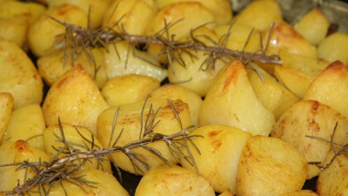 Ofenkartoffeln werden dank Geheimzutat besonders knusprig