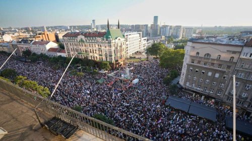 Proteste gegen Autokraten in Serbien: Vucics Macht beginnt zu bröckeln